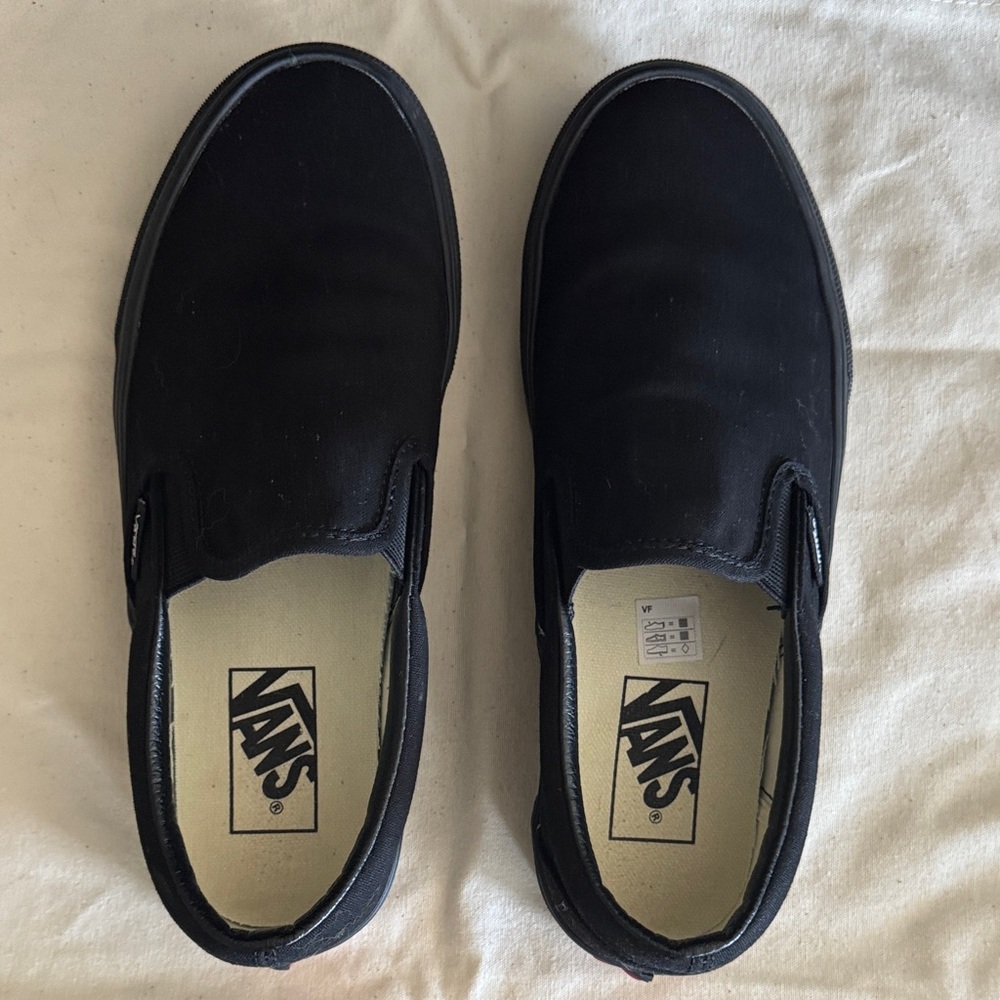 Vans Men's Classic Black Slip-On Sneakers 👟